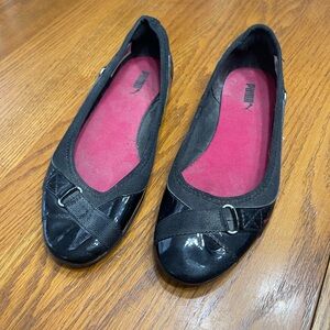 Womens puma flats